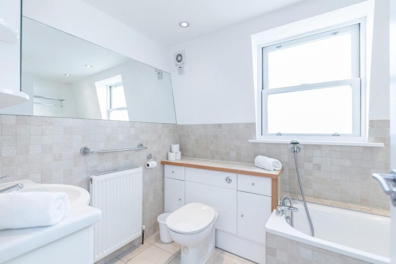 Beautiful 1 Bedroom Apartment In Victoria London Exterior photo
