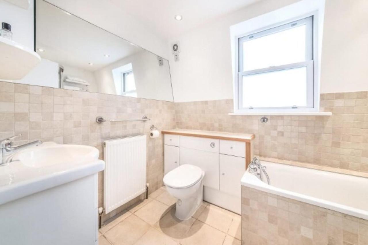 Beautiful 1 Bedroom Apartment In Victoria London Exterior photo